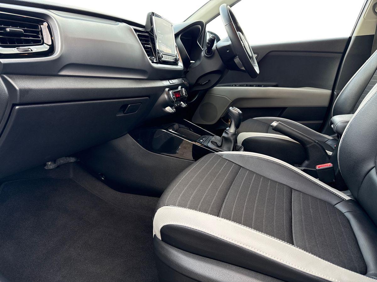 Used Kia Stonic 2021 for sale - 76936693: Photo 2