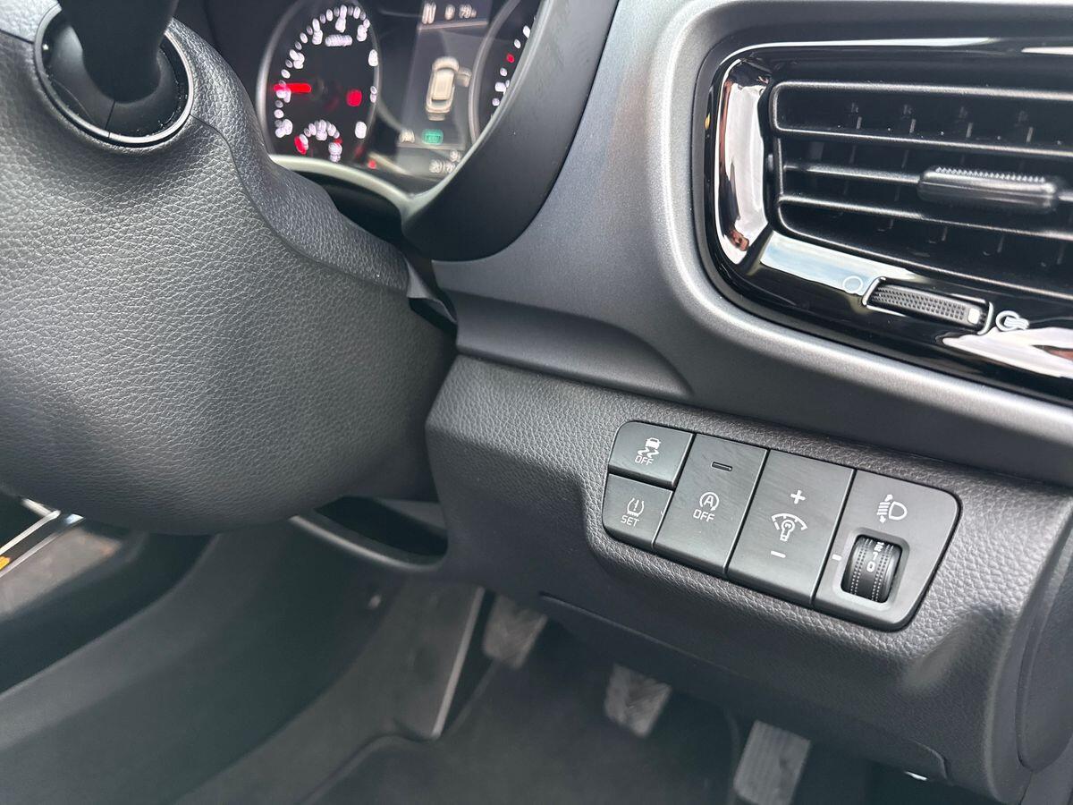 Used Kia Stonic 2021 for sale - 76936693: Photo 33