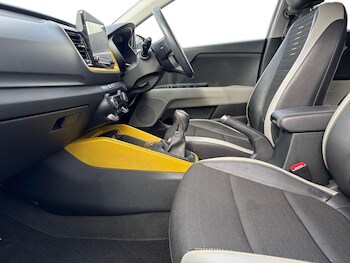 Used Kia Stonic 2023 for sale - 77793350: Photo