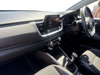 Used Kia Stonic 2023 for sale - 79191993: Photo