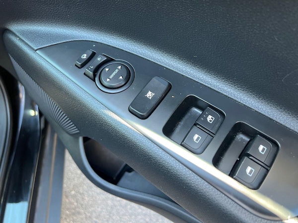 Used Kia Stonic 2023 for sale - 75677458: Photo 31