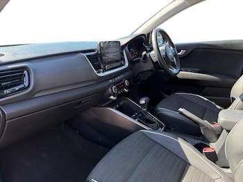 Used Kia Stonic 2023 for sale - 78898077: Photo