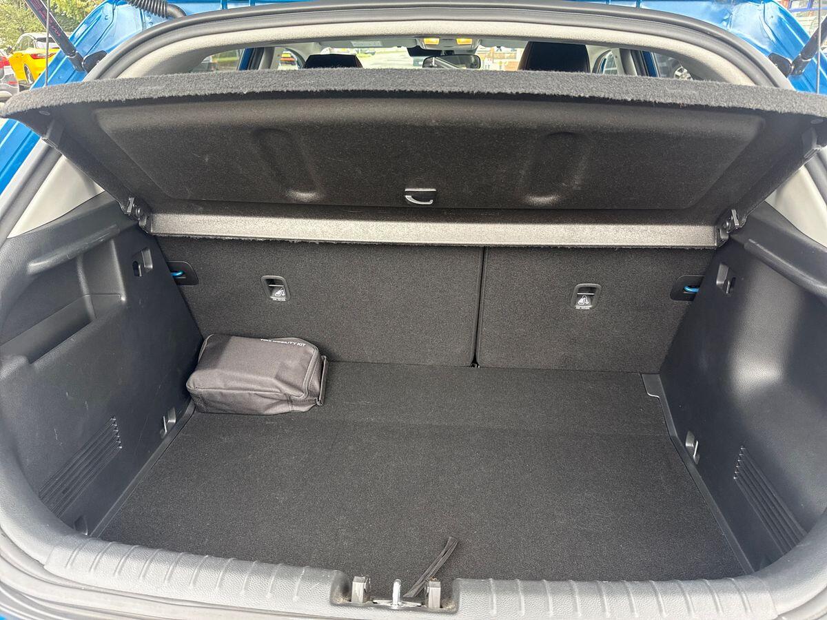 Used Kia Stonic 2023 for sale - 76121632: Photo 11