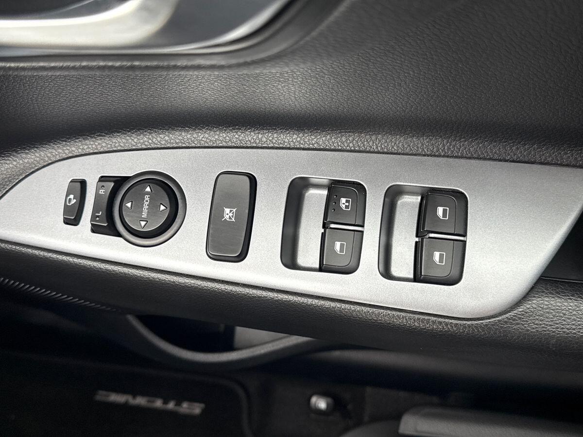Used Kia Stonic 2023 for sale - 76121632: Photo 29