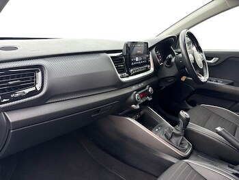 Used Kia Stonic 2023 for sale - 76121632: Photo 2