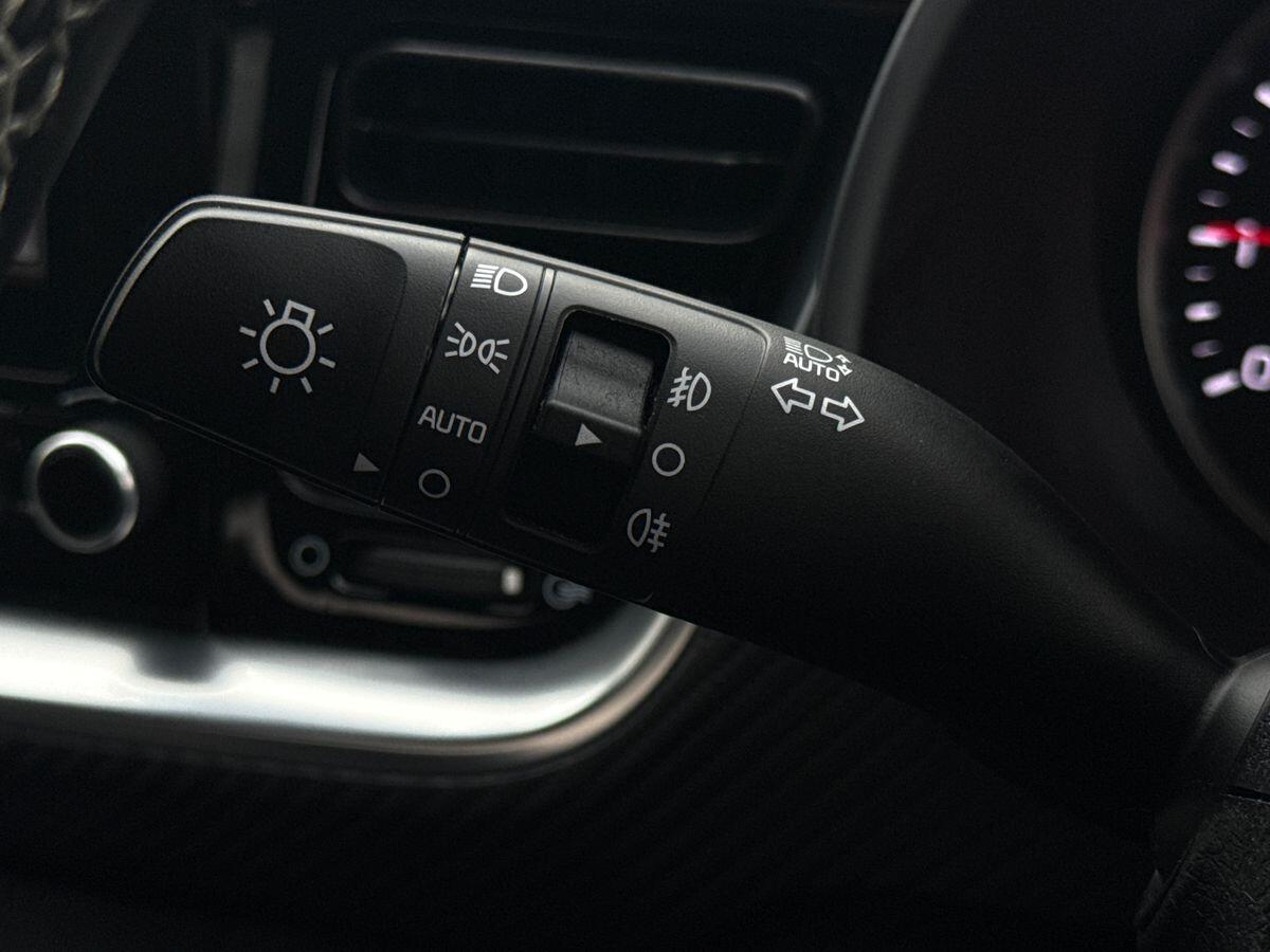 Used Kia Stonic 2023 for sale - 76121632: Photo 31