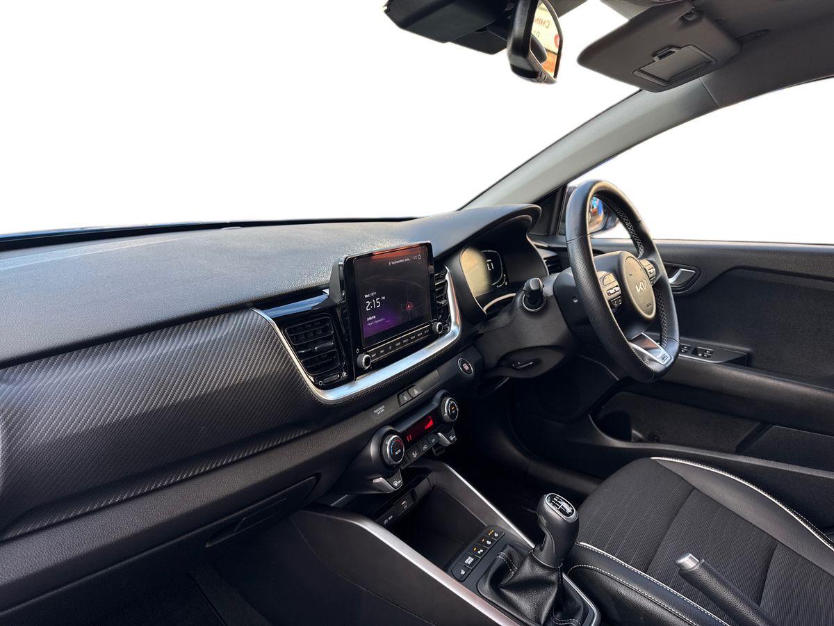 Used Kia Stonic 2024 for sale - 76633662: Photo 2