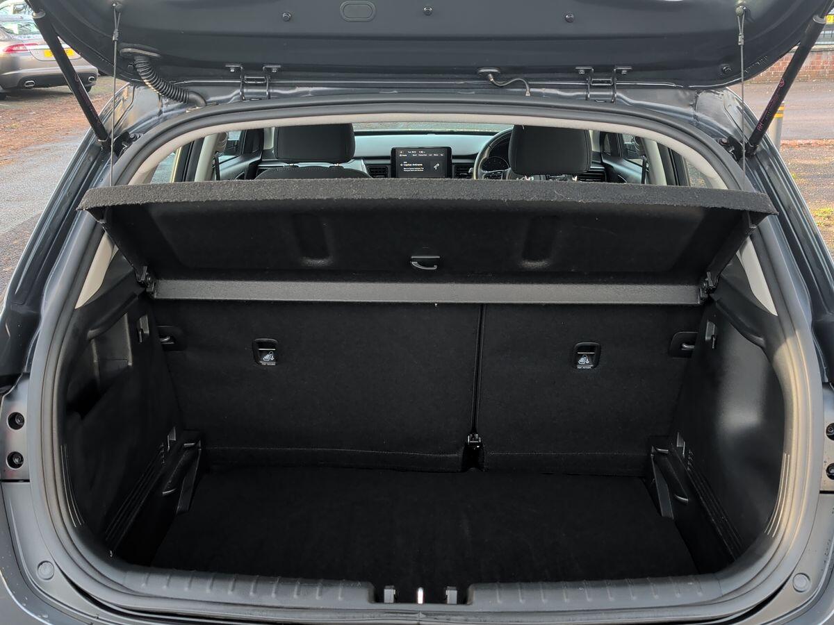 Used Kia Stonic 2023 for sale - 76964579: Photo 11