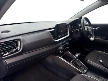 Used Kia Stonic 2025 for sale - 76012131: Photo 2