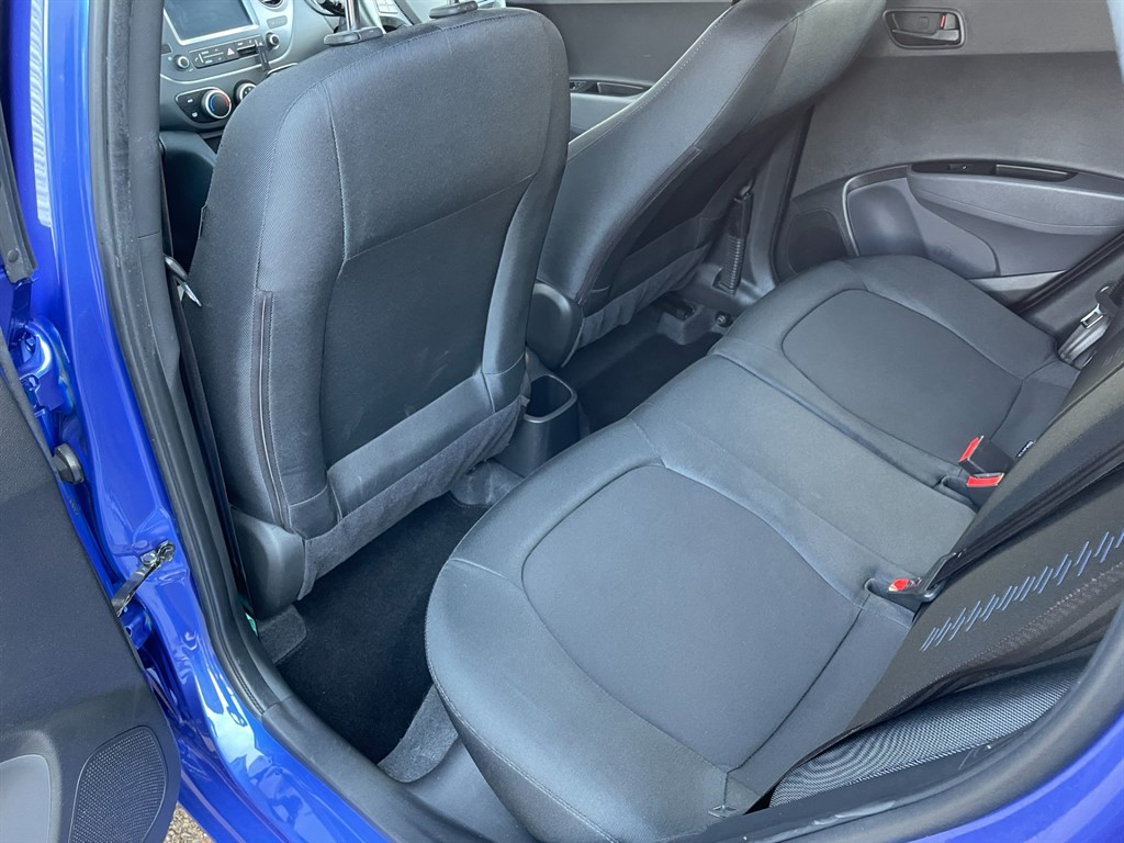 Used Hyundai i10 2018 for sale - 77718312: Photo 9