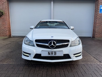Used Mercedes-Benz C Class 2014 for sale - 77988833: Photo