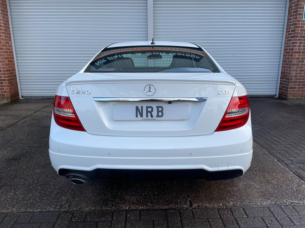 Used Mercedes-Benz C Class 2014 for sale - 77988833: Photo 5