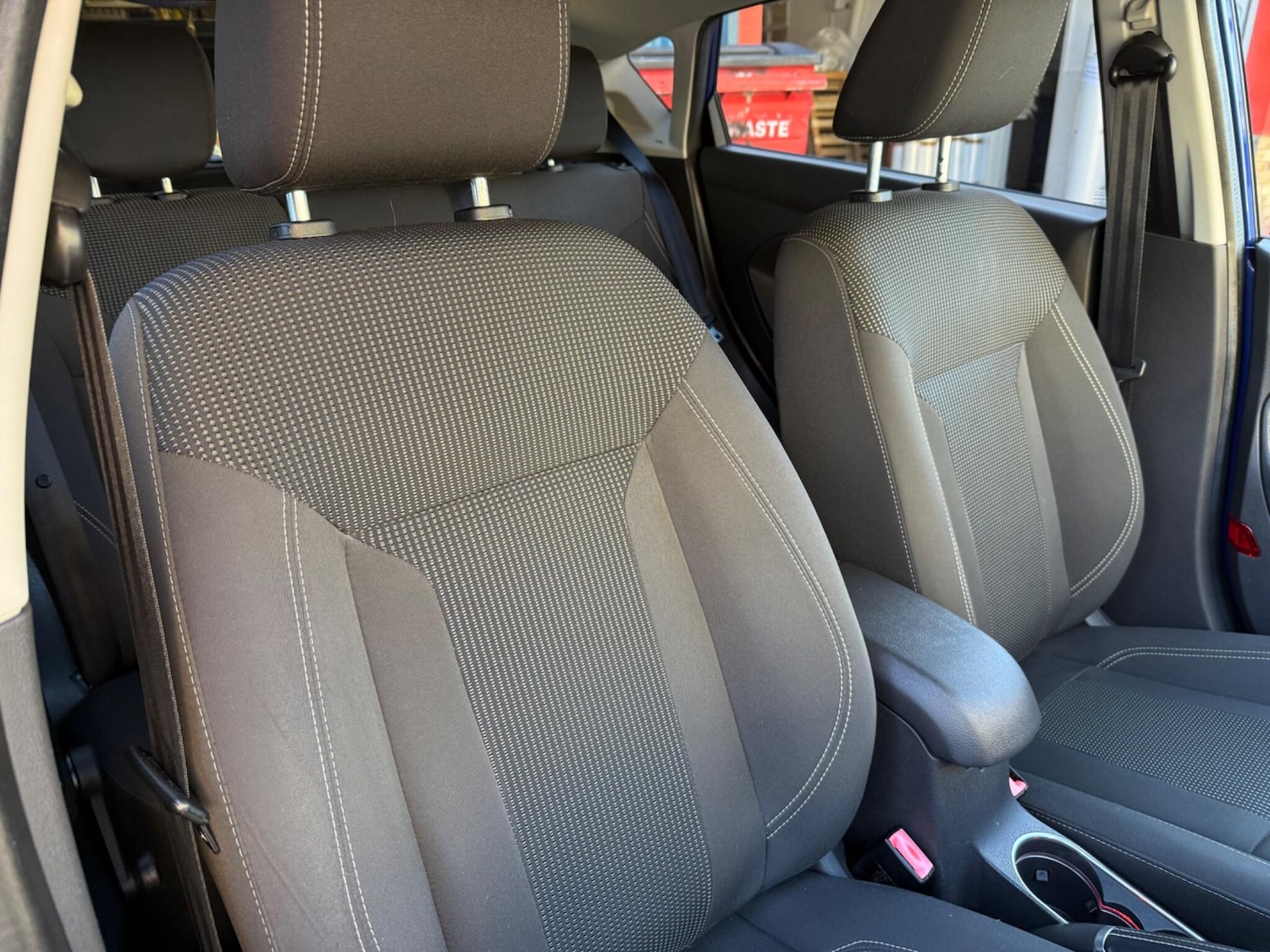 Used Ford Fiesta 2015 for sale - 76094201: Photo 15