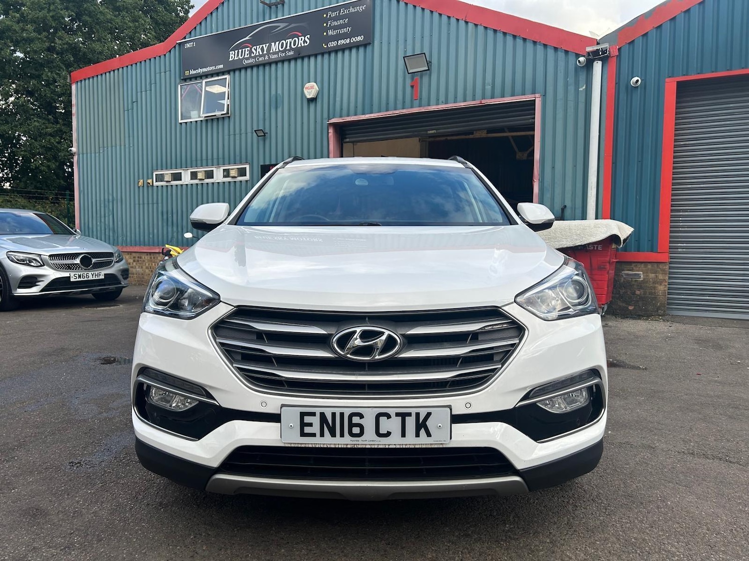 Used Hyundai Santa Fe 2016 for sale - 75695987: Photo 2