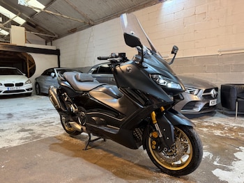 Used Yamaha TMAX 560 2022 for sale - bike-77306267: Photo