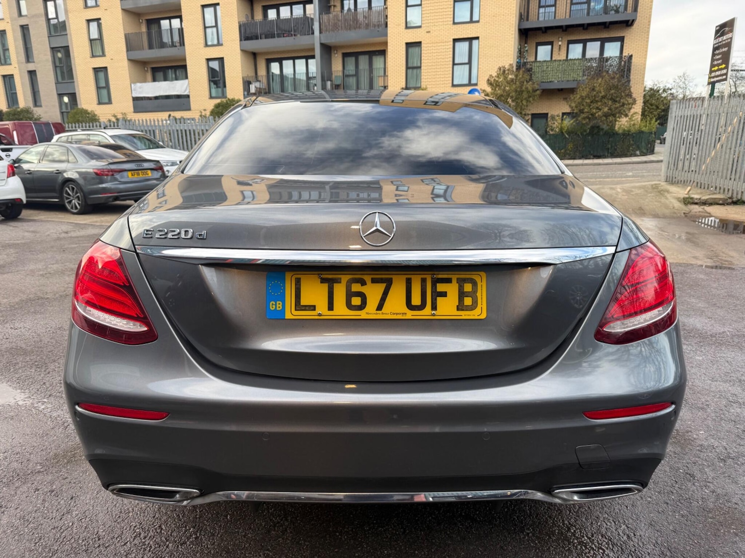 Used Mercedes-Benz E Class 2017 for sale - 77306342: Photo 4