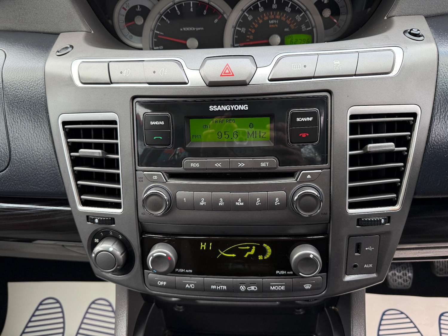 Used Ssangyong Turismo 2015 for sale - 76989852: Photo 12