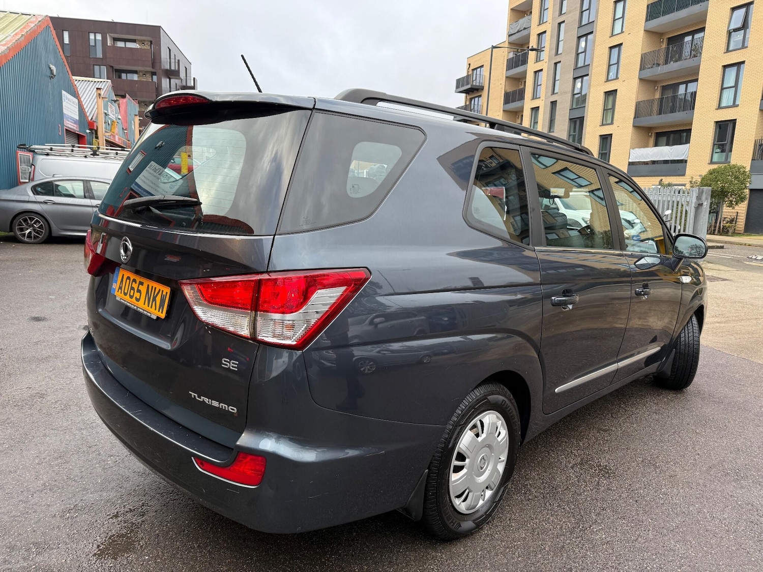 Used Ssangyong Turismo 2015 for sale - 76989852: Photo 24