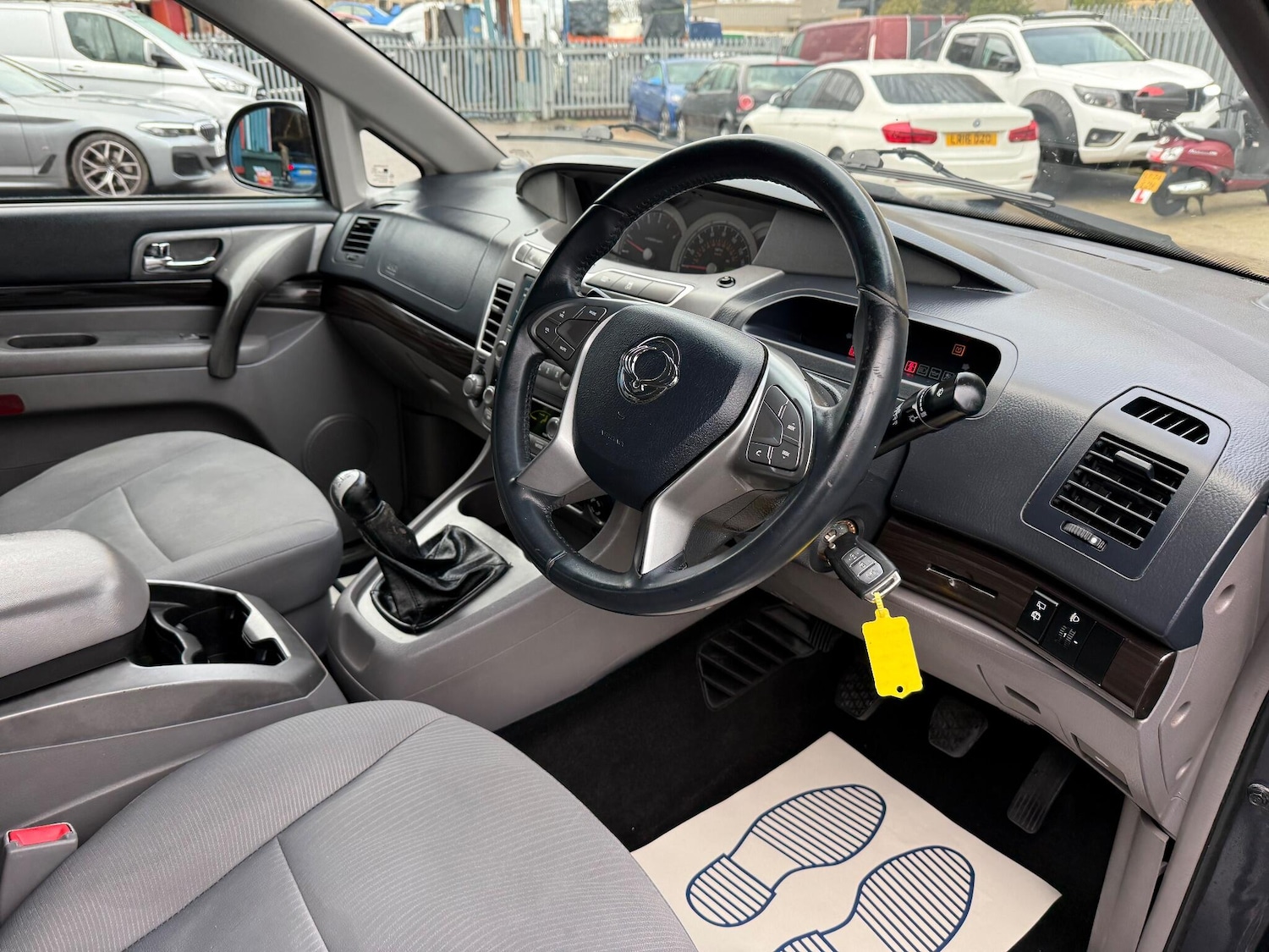 Used Ssangyong Turismo 2015 for sale - 76989852: Photo 8