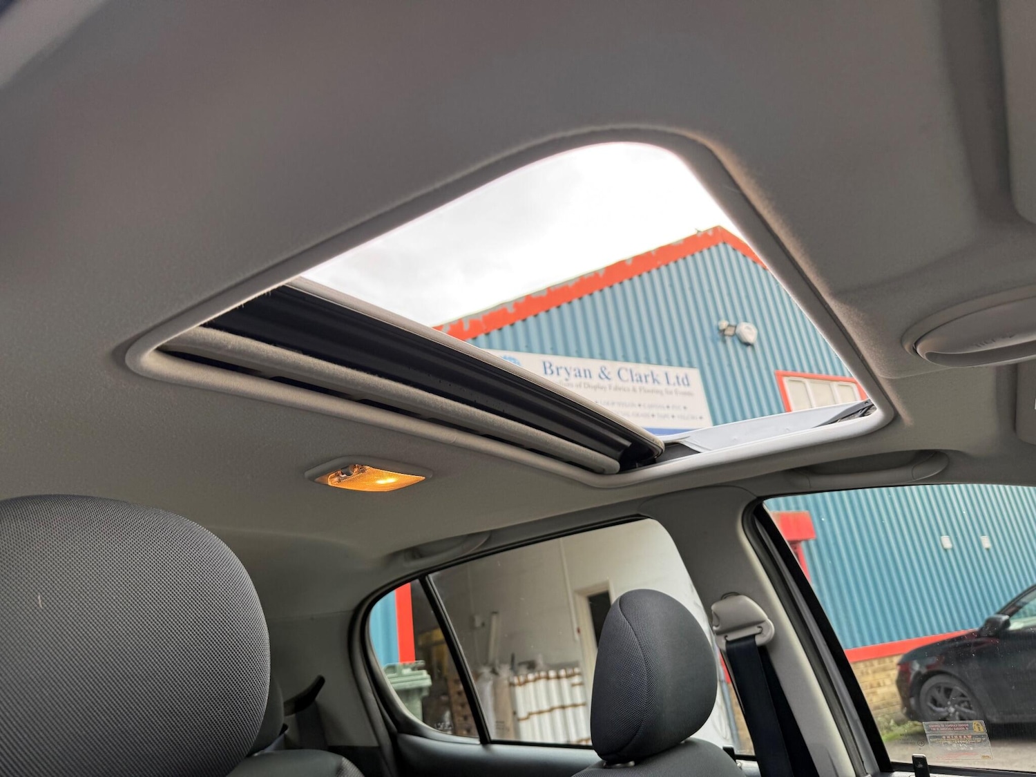 Used Toyota Yaris 2003 for sale - 76457534: Photo 12