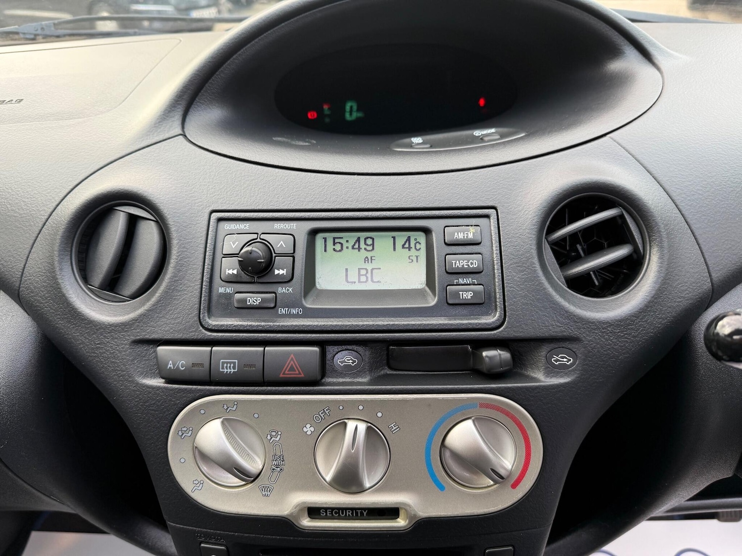 Used Toyota Yaris 2003 for sale - 76457534: Photo 9