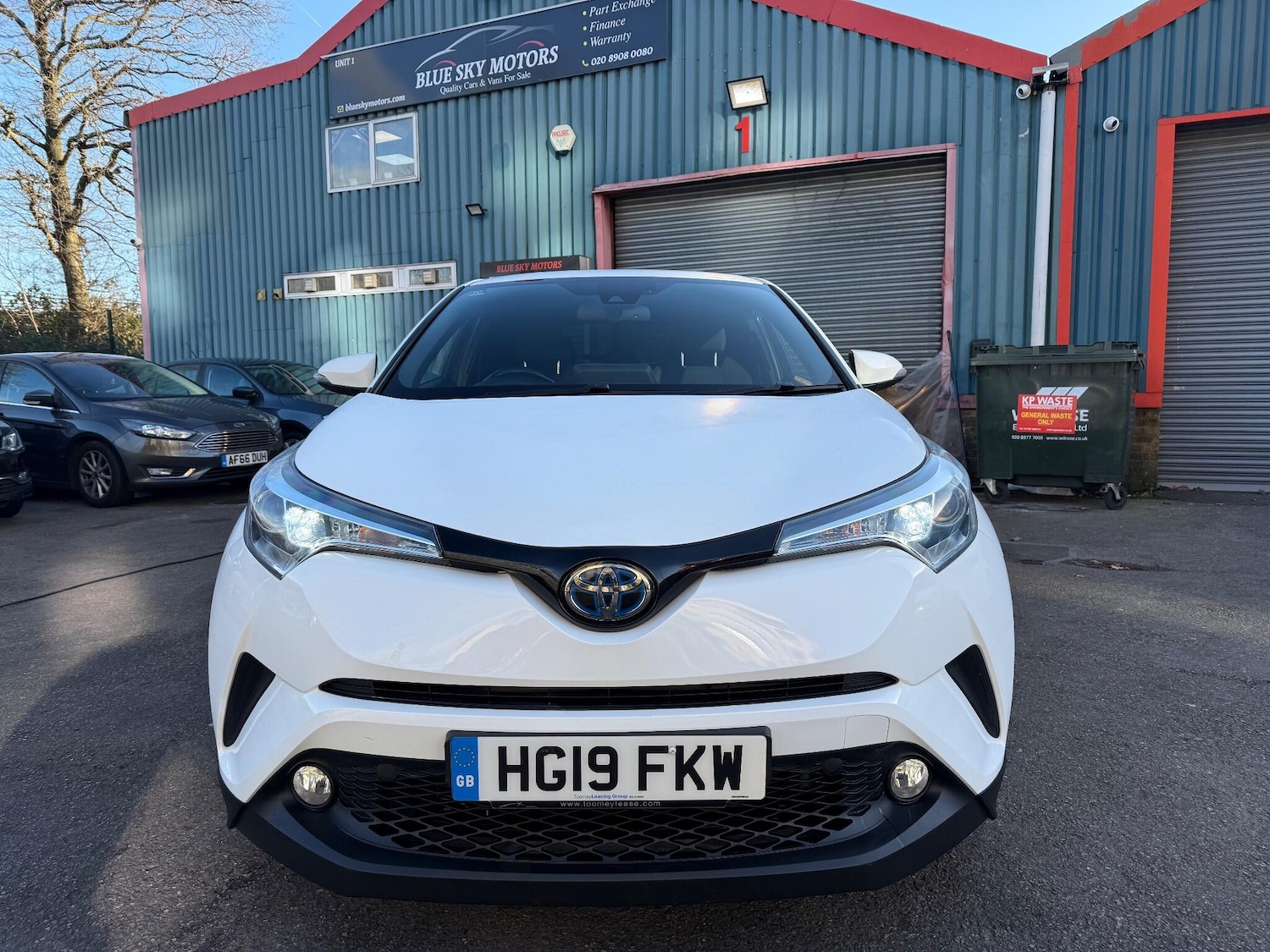 Used Toyota C-HR 2019 for sale - 77040930: Photo 2