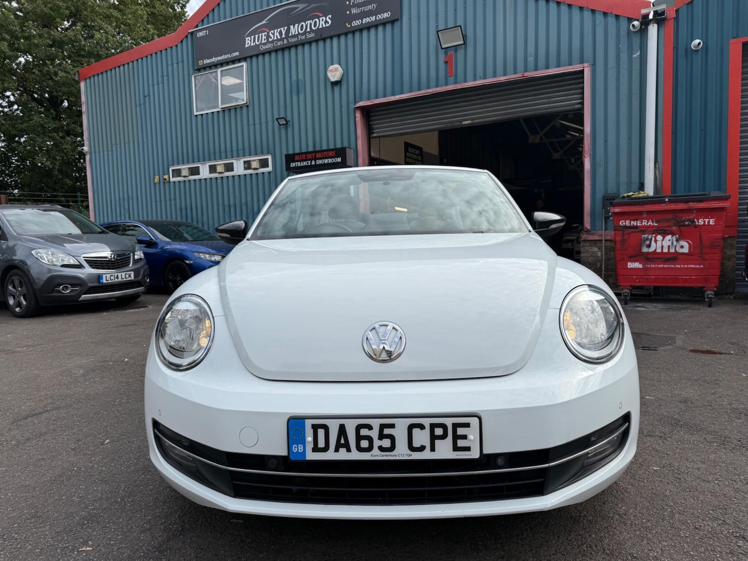Used Volkswagen Beetle 2015 for sale - 76990128: Photo 2