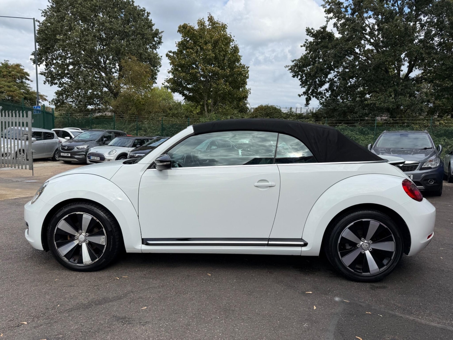 Used Volkswagen Beetle 2015 for sale - 76990128: Photo 27