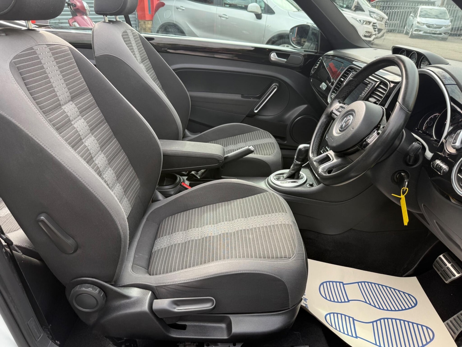 Used Volkswagen Beetle 2015 for sale - 76990128: Photo 6