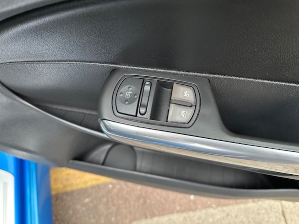Used Vauxhall Corsa 2010 for sale - 73718112: Photo 19
