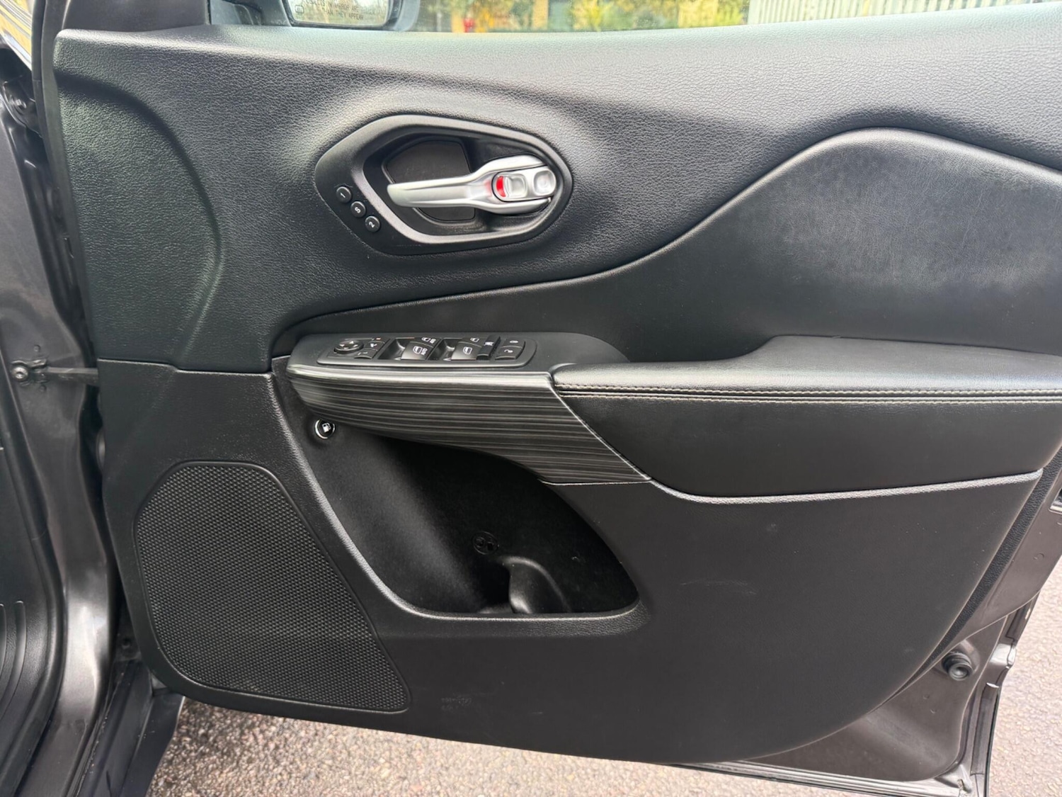 Used Jeep Cherokee 2015 for sale - 77292077: Photo 18