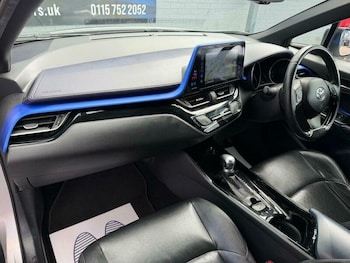 Used Toyota C-HR 2017 for sale - 79470834: Photo
