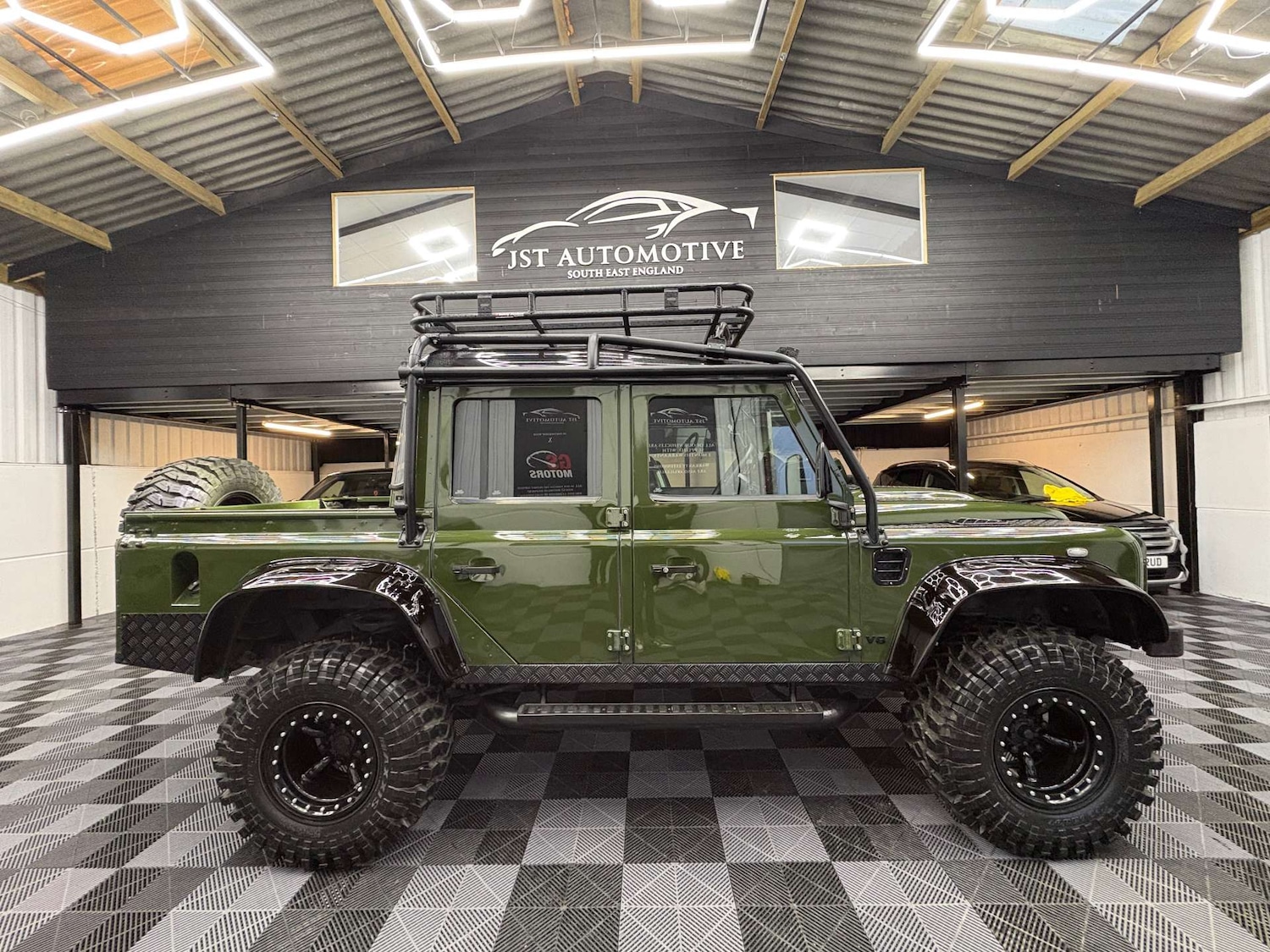 Used Land Rover Defender 2014 for sale - 77547708: Photo 2