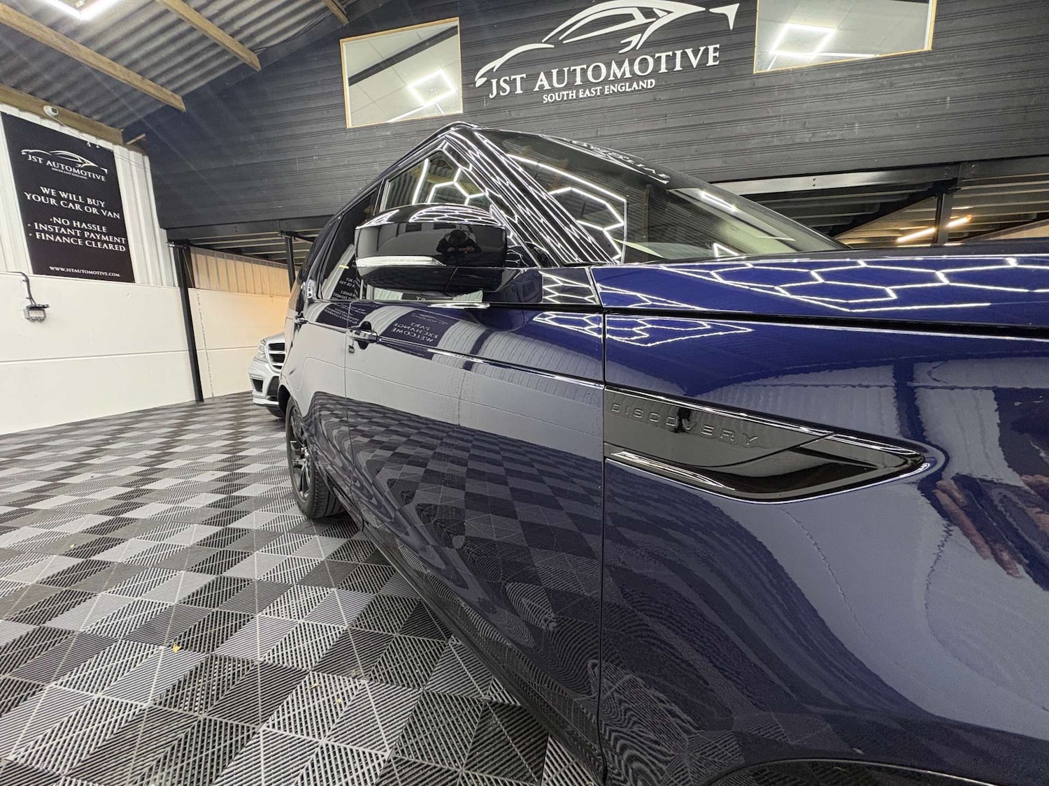 Used Land Rover Discovery 2018 for sale - 76642992: Photo 11