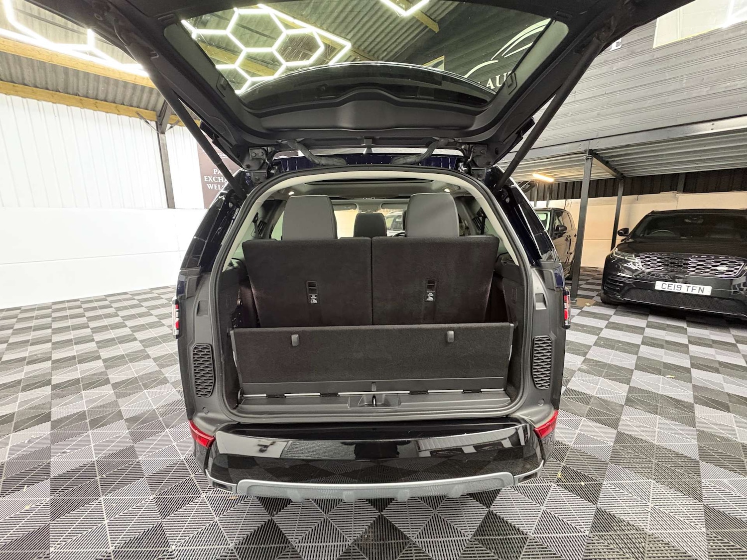 Used Land Rover Discovery 2018 for sale - 76642992: Photo 15