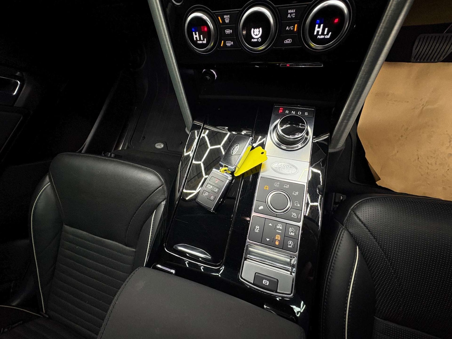 Used Land Rover Discovery 2018 for sale - 76642992: Photo 30