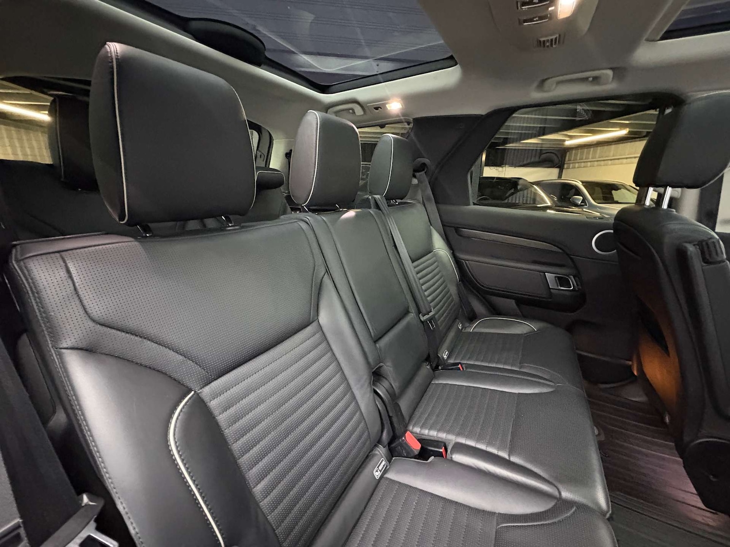 Used Land Rover Discovery 2018 for sale - 76642992: Photo 32