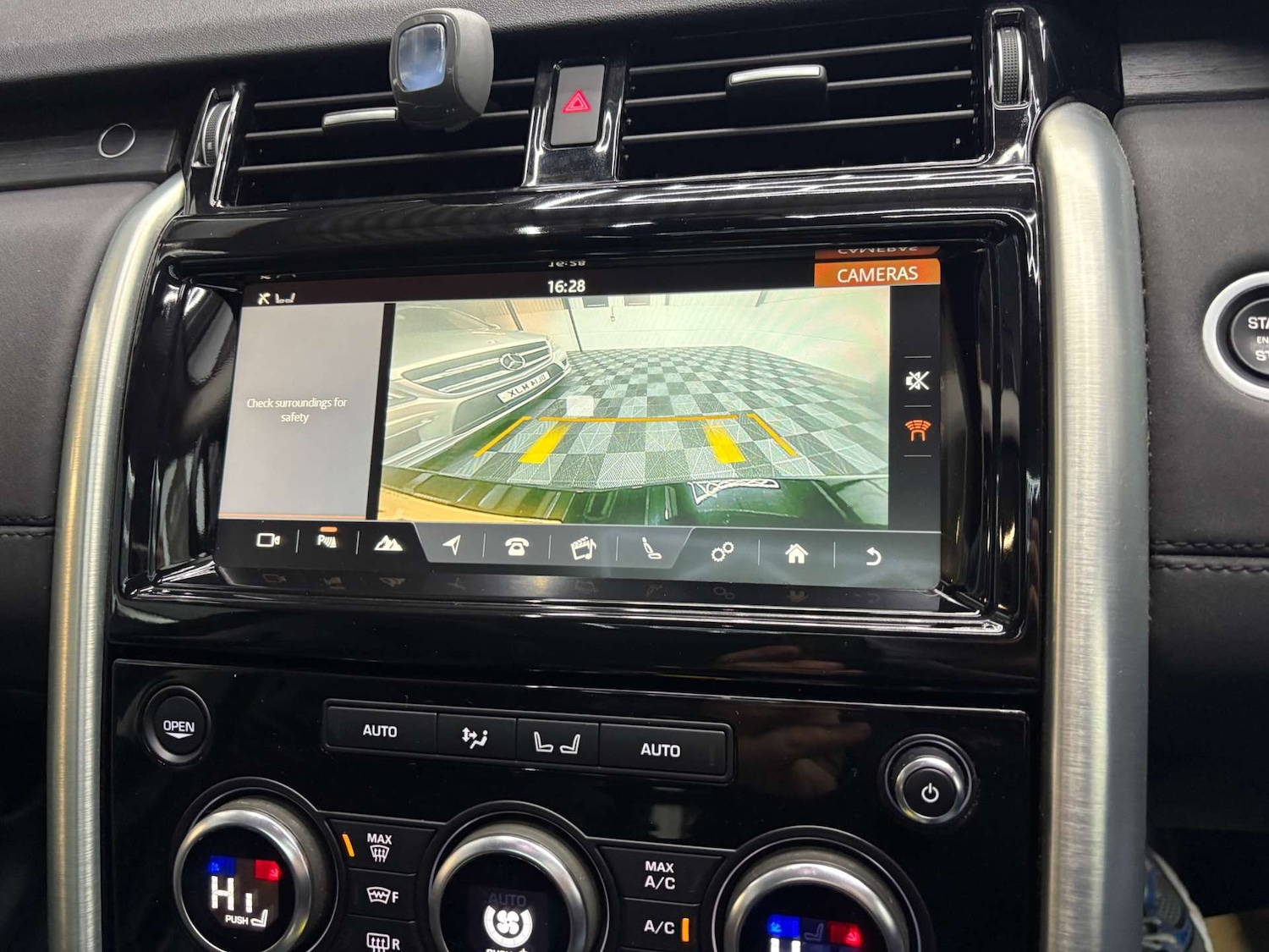 Used Land Rover Discovery 2018 for sale - 76642992: Photo 36