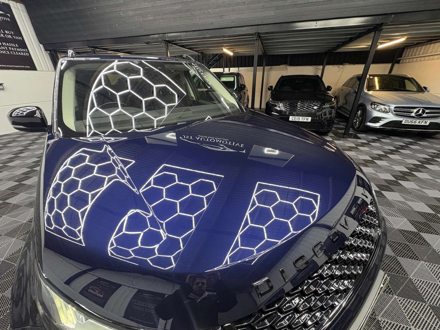 Used Land Rover Discovery 2018 for sale - 76642992: Photo 4