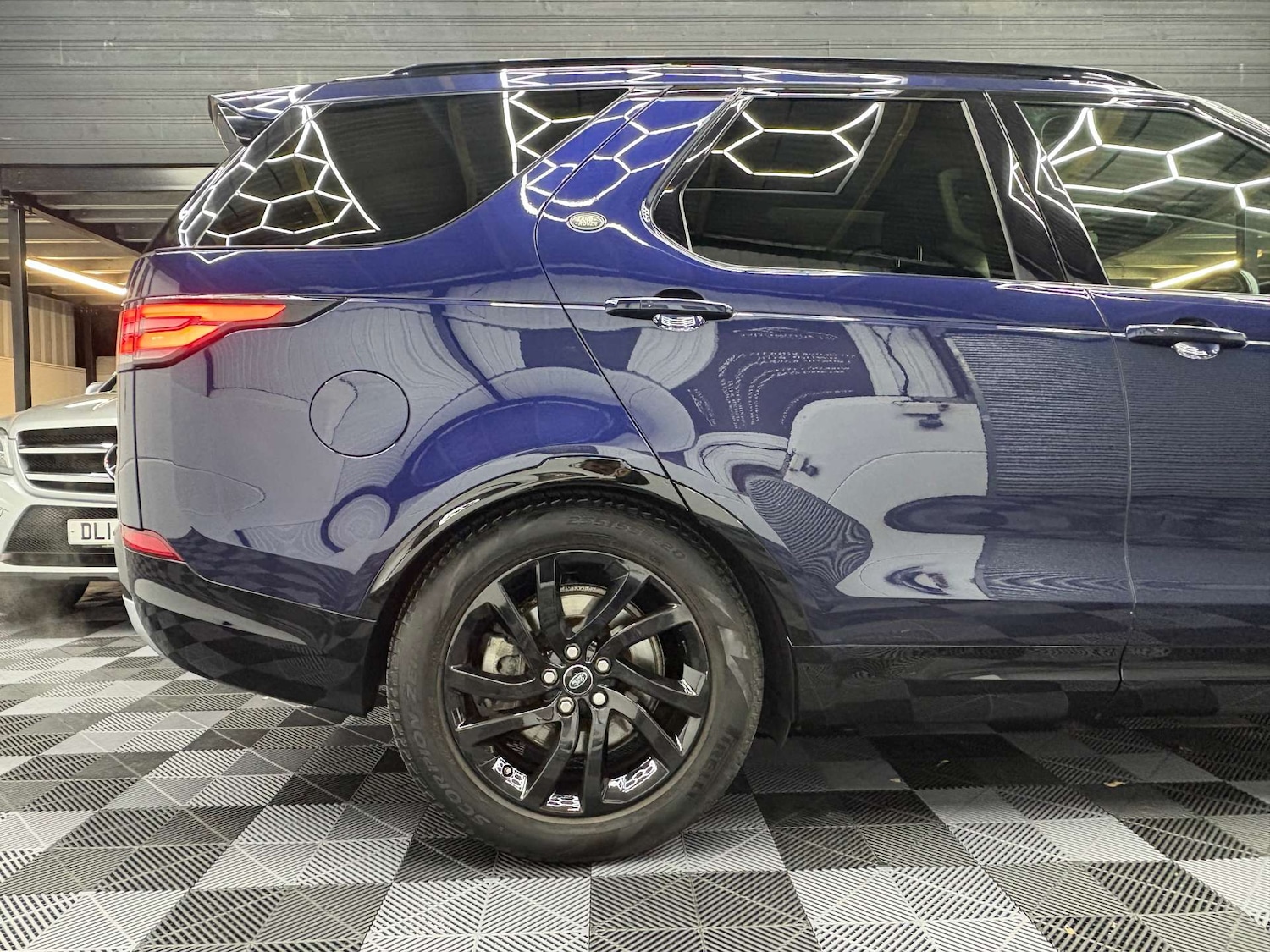 Used Land Rover Discovery 2018 for sale - 76642992: Photo 8