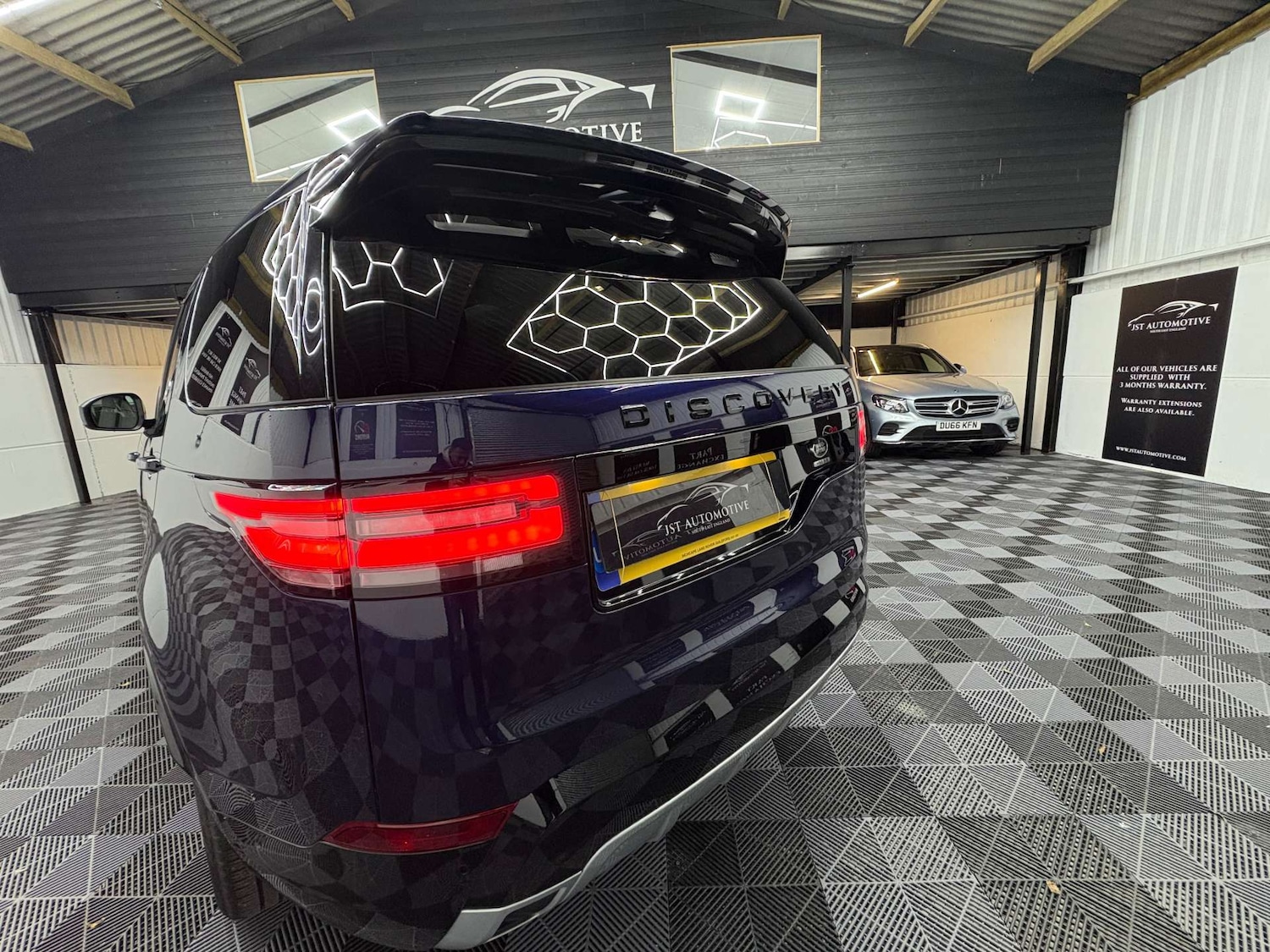 Used Land Rover Discovery 2018 for sale - 76642992: Photo 9