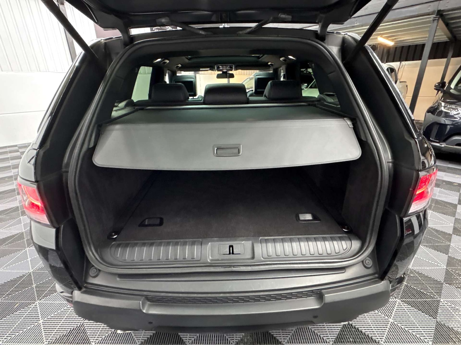 Used Land Rover Range Rover Sport 2015 for sale - 76896337: Photo 11