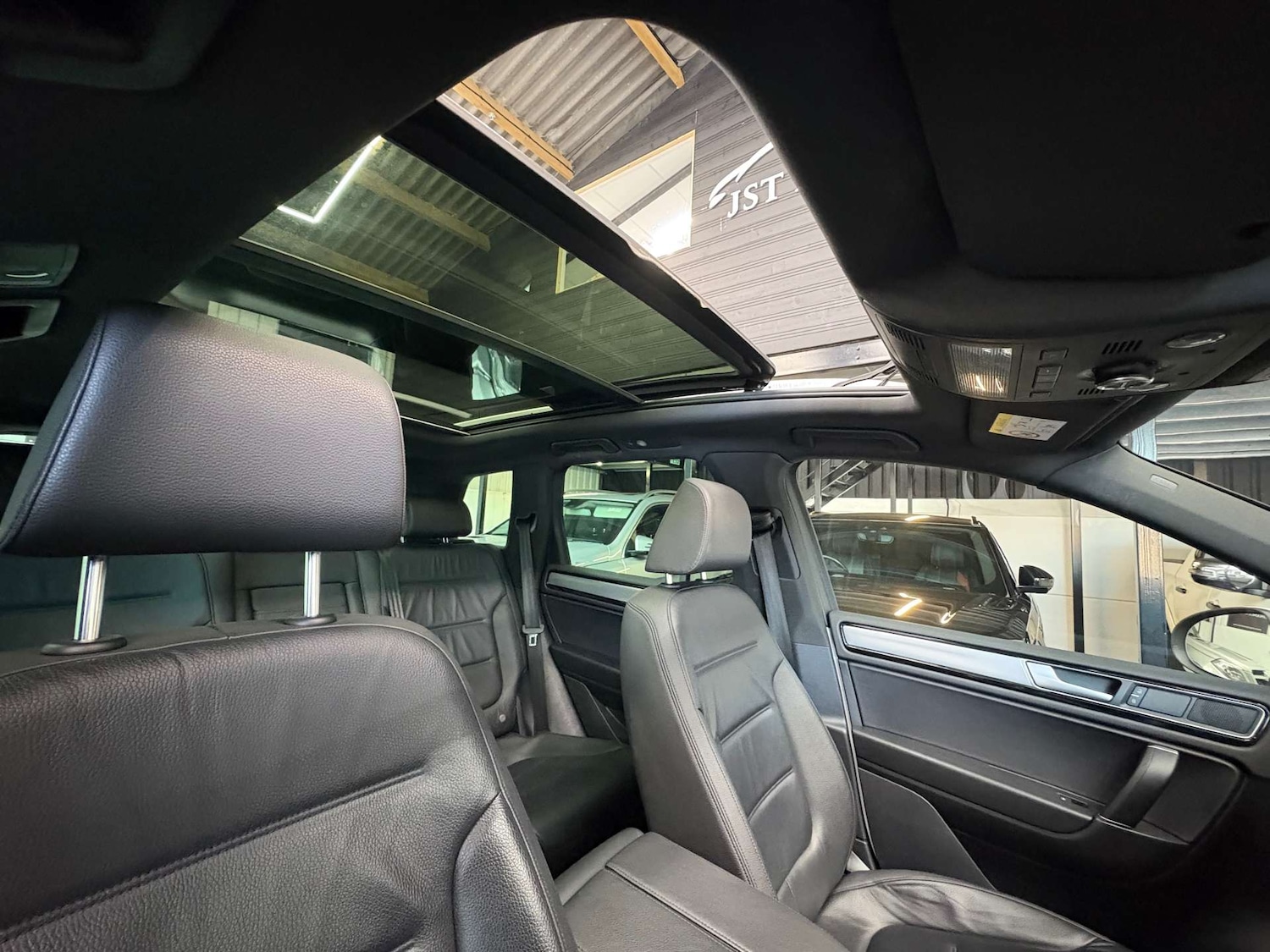 Used Volkswagen Touareg 2016 for sale - 76693594: Photo 19