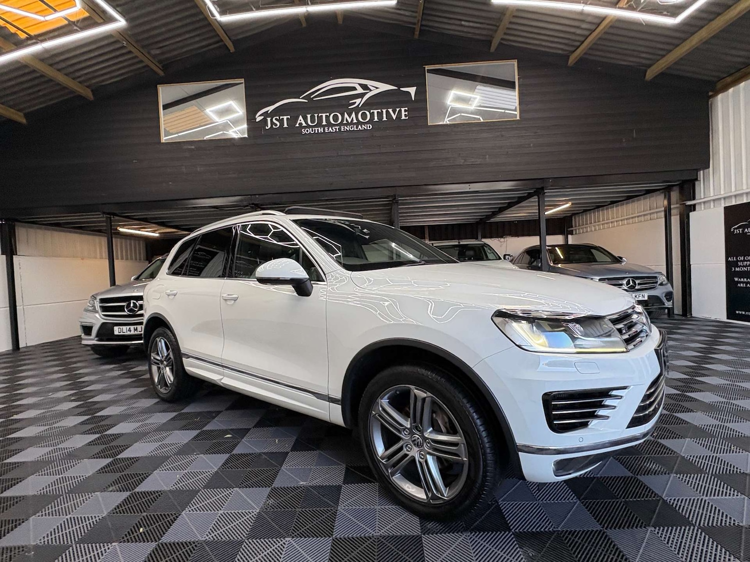 Used Volkswagen Touareg 2016 for sale - 76693594: Photo 2