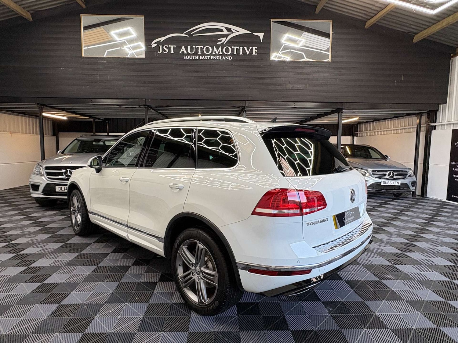 Used Volkswagen Touareg 2016 for sale - 76693594: Photo 3