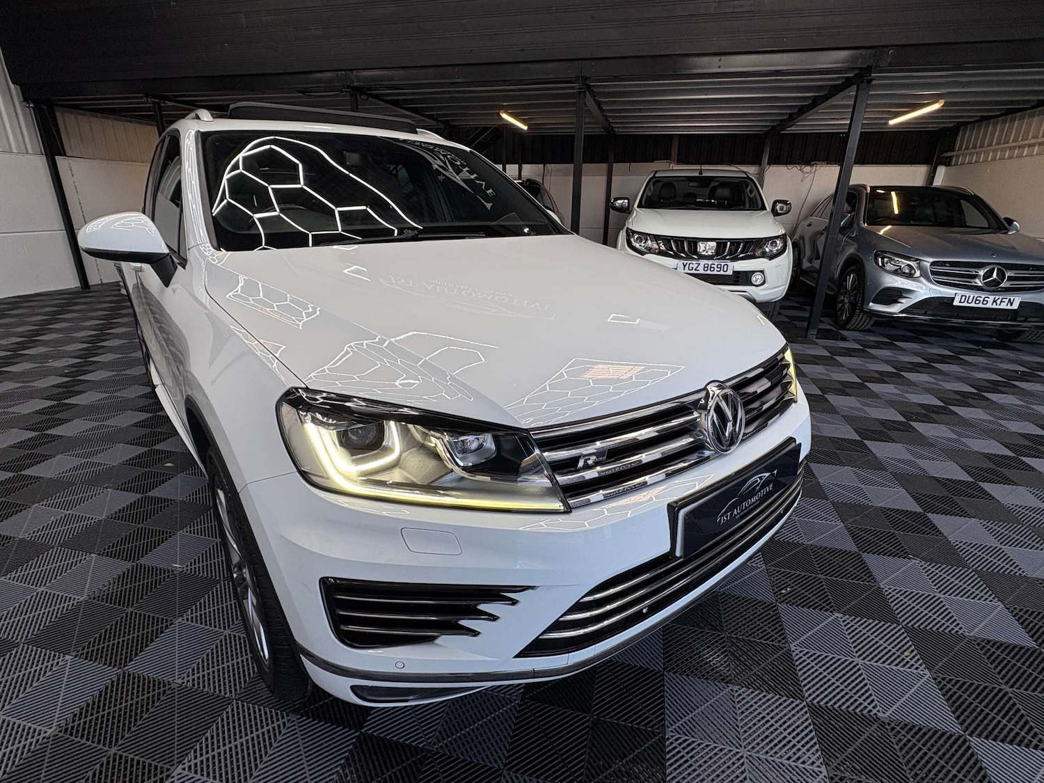 Used Volkswagen Touareg 2016 for sale - 76693594: Photo 4