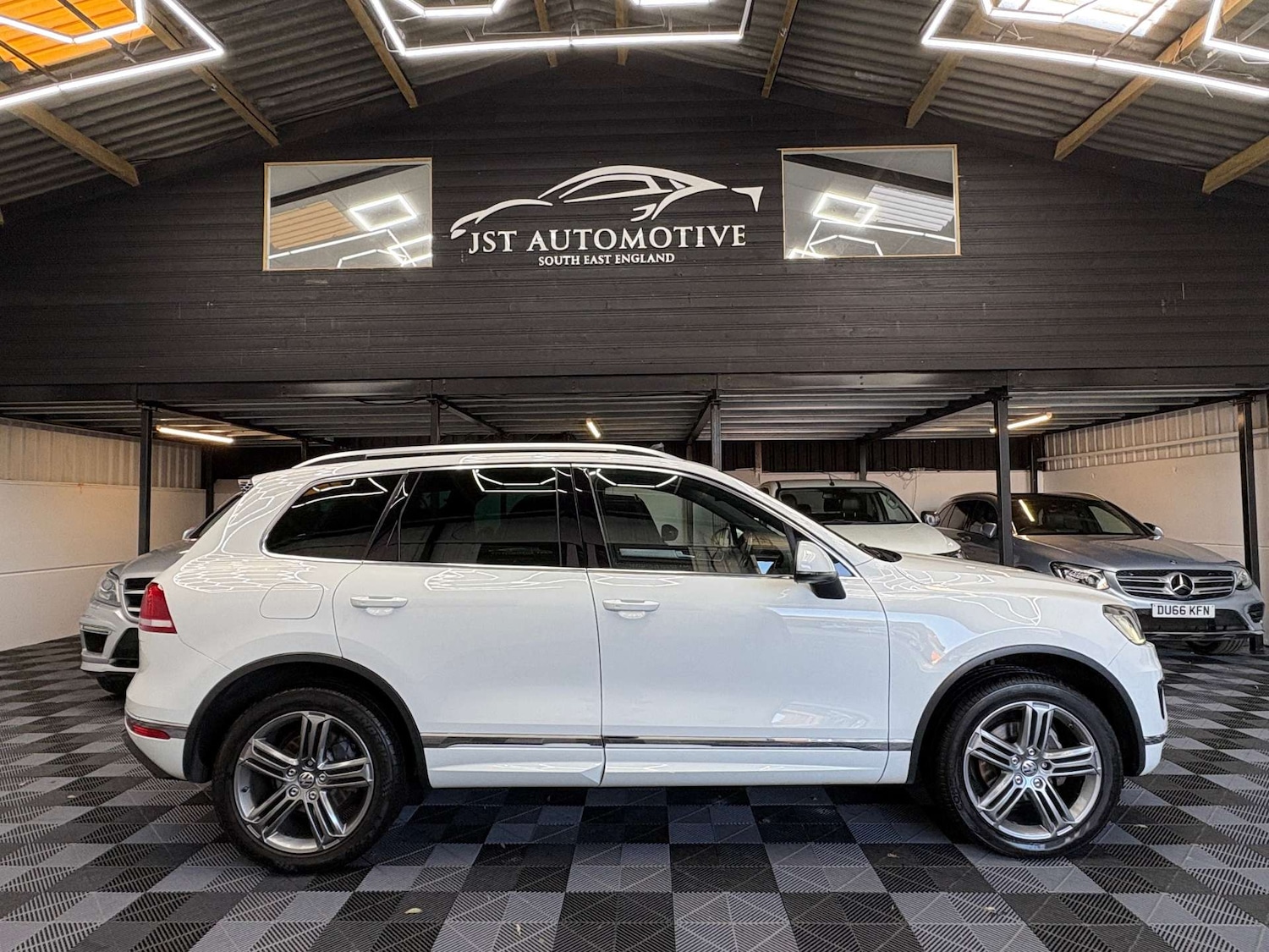 Used Volkswagen Touareg 2016 for sale - 76693594: Photo 6