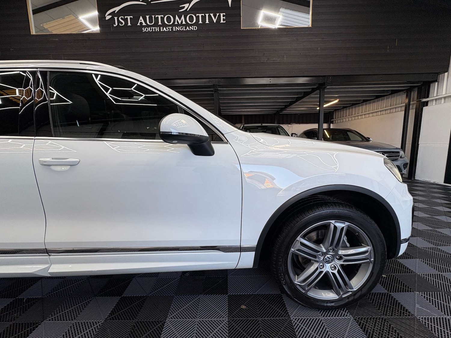 Used Volkswagen Touareg 2016 for sale - 76693594: Photo 9
