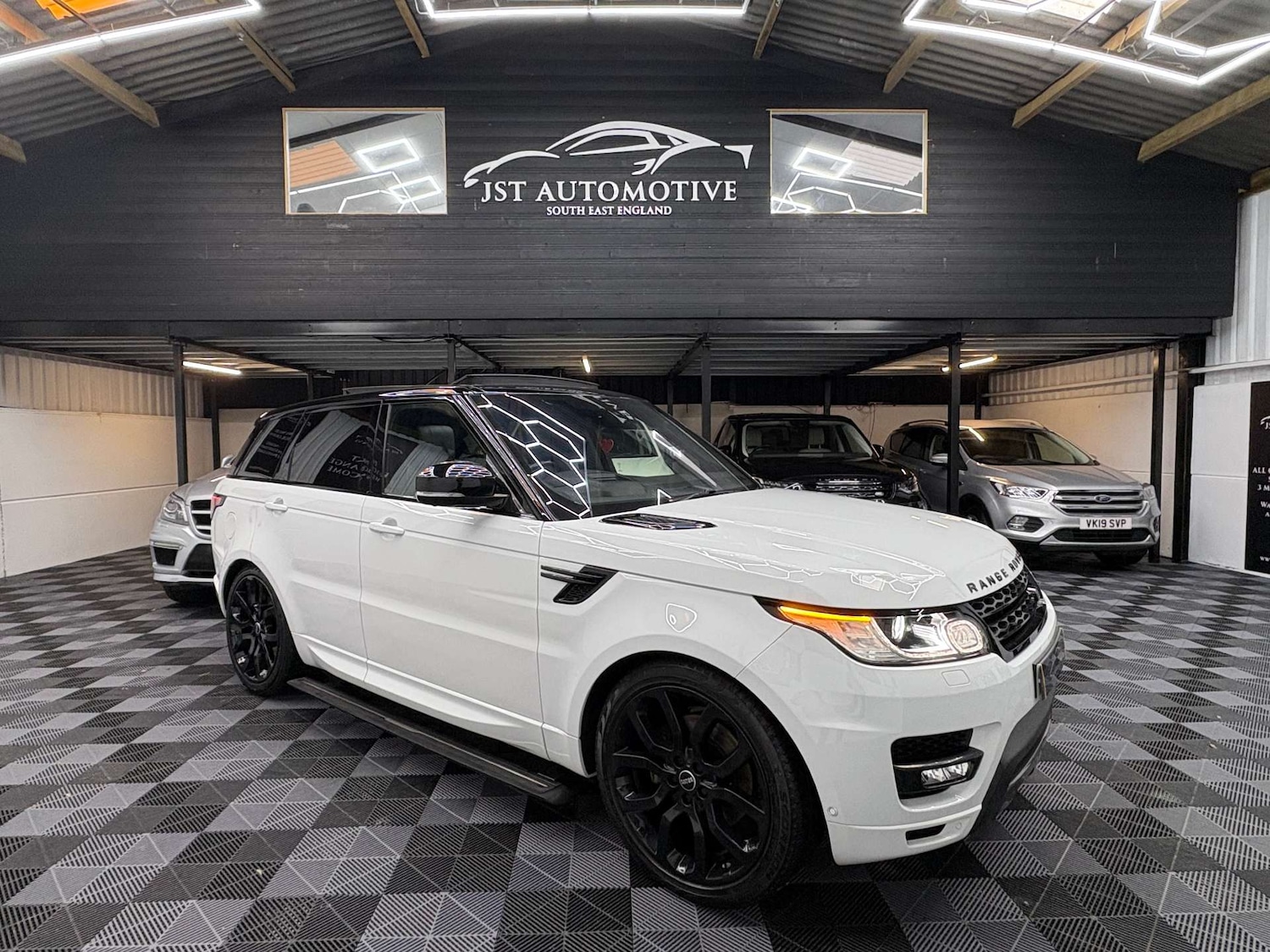Used Land Rover Range Rover Sport 2017 for sale - 76859430: Photo 1