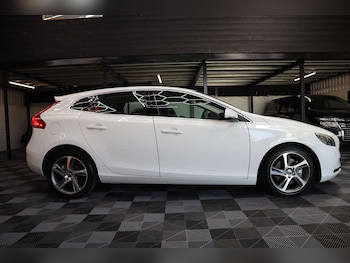 Used Volvo V40 2015 for sale - 79162685: Photo